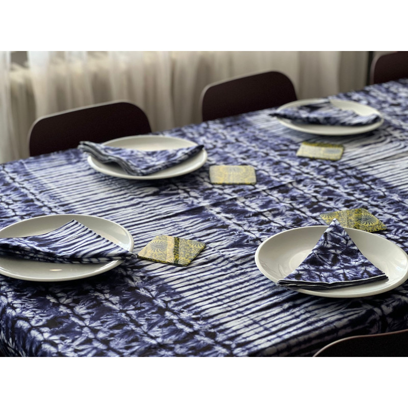 NAPPE DE TABLE 45000F AVEC SES TORCHONS